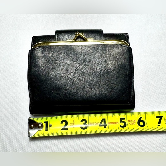 Black Leather Wallet with Embossed Logo Julia Buxton - Picture 8 of 12